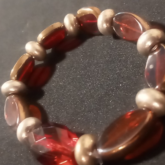 Three vintage expandable bracelets red glass beaded 2 gold tone beaded - Picture 2 of 7